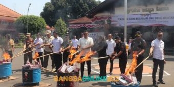 Bupati Ikfina dan Pj Ali Kuncoro Hadiri Pemusnahan Rokok Ilegal dan Miras Senilai 14,5M