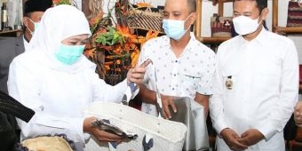 Kunjungi UMKM Lamongan, Khofifah Berikan Solusi Perluasan Pemasaran