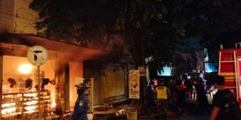 Akibat Tumpahan Bensin, Toko Kelontong di Bangil Ludes Terbakar