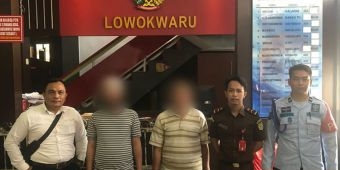 Kejari Kota Batu Tahan Dua Tersangka Pencurian Iphone 12 Pro Max