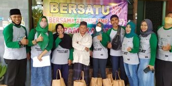 Alumni SMPN 1 Bersatu 87 Pamekasan Berbagi Paket Sembako