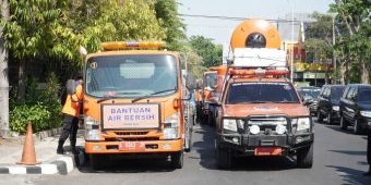 Bupati Yuhronur Berangkatkan Seratus Rit Air Bersih untuk Dua Kecamatan di Lamongan