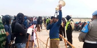 Tuntut Tenaga Kerja, Warga Mengare Komplek Gresik Demo Smelter PT Freeport Indonesia