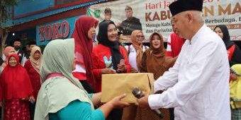 Tinjau Pasar Pakisaji, Bupati Malang Bagikan Doorprize dan Minyak Goreng