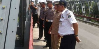 Jelang Arus Mudik, Satlantas Polres Blitar Cek Jembatan