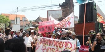 Dinilai Semena-mena dan Tidak Transparan Kelola Anggaran, Ribuan Warga Kepung Tuntut Kadesnya Mundur