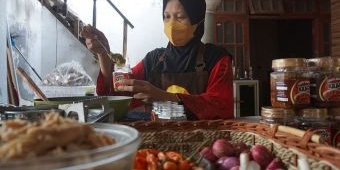 Terjual 1.000 Botol Setiap Bulan, Sambal Kraos dari Kota Kediri Terkenal Hingga NTT