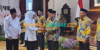 Gubernur Khofifah Serahkan Penghargaan untuk 525 Pendonor Darah Sukarela Sebanyak 75 Kali