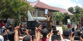 Oknum Perangkat Desa Purwosari Babadan Hamili Warga Sendiri, Massa Demo Tuntut Dipecat