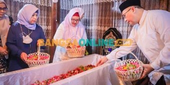 Malam 25 Ramadhan, Berikut Pesan Wakil Bupati Gresik saat Ziarah ke Makam Sunan Giri