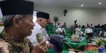 Ahmad Tohari Sebut Kiai Asep Ulama Hebat, Bedah Buku di PCNU Banyumas Berakhir Tengah Malam 