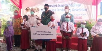 BRI Beri Bantuan Biaya Pendidikan Anak-anak Tenaga Pendukung RSUD Jember, Wabup: Ini Harus Ditiru