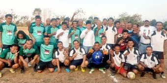 Sambangi Pertandingan Sepak Bola di Lapangan Pengaron, Gus Barra Janjikan Hal ini