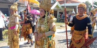 Ribuan Warga Kedungpring Gresik Berkostum Nusantara Meriahkan Karnaval 17 Agustus