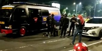 Tim Gegana Polda Jatim Pastikan Isi Tas yang Ditemukan di Depan Royal Plaza Bukan Bom