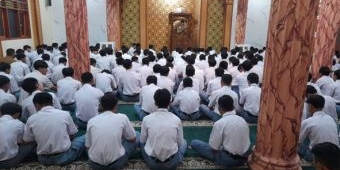 Berduka Siswinya Meninggal, Warga SMAN 2 Batu Gelar Salat Gaib