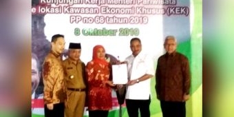 Gubernur Jatim Terima PP KEK, agar Segera Kembangkan Ekonomi Digital 