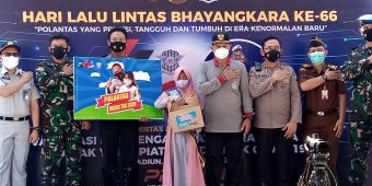 Anggota Satlantas Polres Madiun Kota Jadi Orang Tua Asuh Anak Yatim Korban Covid-19