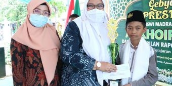 Wakil Bupati Gresik Hadiri Gebyar Prestasi MI Siswa-siswi MI Al-Khoiriyah 2