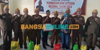 Peringati HUT ke-79 RI, Alfamart Berbagi ke Veteran di Sidoarjo