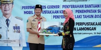 Resmikan YES Corner Perpusda Lamongan, Bupati Yuhronur Sumbang Ratusan Buku Pribadinya