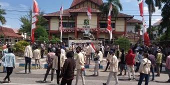 Puluhan Mahasiswa di Sumenep Demo Tuntut Transparansi Anggaran Covid-19