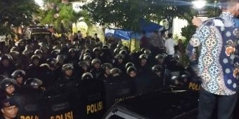 Mencekam, Warga Pamekasan Geruduk Kajian Hanan Attaki di Desa Laden