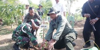 Peringati HUT ke-78 Pomad, Perhutani-Pomdam V/Brawijaya Tanam 500 Pohon Buah