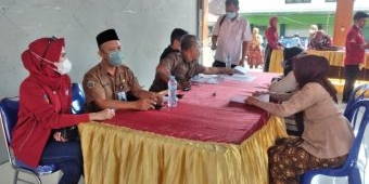 Ratusan Lansia Tak Mampu di Cerme Gresik Terima PKH Plus Rp500 Ribu