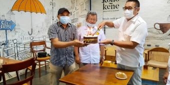 ​Rayakan HPN ke-75, Wihadi Potong Kue Bersama Awak Media