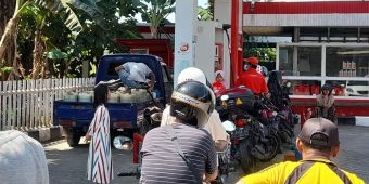 SPBU di Pamekasan ini Abaikan Pelanggan Motor, Malah Utamakan Pengisian Jeriken Plastik Satu Pikap