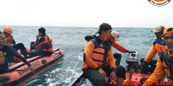 ​Terjatuh Usai Cari Ikan, Tim SAR Lakukan Pencarian Nelayan asal Pamekasan di Perairan Madura