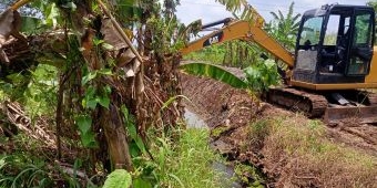 Cegah Banjir, Ratusan Meter Sungai di Gempol Dinormalisasi