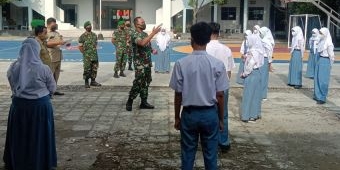 Cegah Penyebaran Covid-19, Dandim Pantau Langsung Tracing dan Testing Antigen di SMAN 1 Ngawi