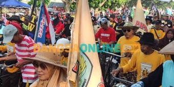 Ribuan Onthelis Serbu SLG, Putri Kediri Juarai Lomba Karnaval Perorangan Ngonthel Berbudaya