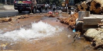 Pipa JDU Bocor, PDAM Pamekasan Salahkan Pemborong Perluasan Ruas Jalan