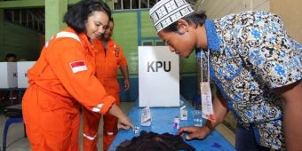 Pekerja EMCL Ikut Nyoblos di TPS Dekat Perusahaan