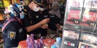 Gempur Peredaran Rokok Ilegal, Pemkab dan Bea Cukai Madiun Sidak Pita Cukai di Kecamatan Kare