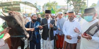 Bupati dan Wakil Bupati Pamekasan Salat Id dan Serahkan Sapi Kurban ke Masjid Agung Asy Shuhada