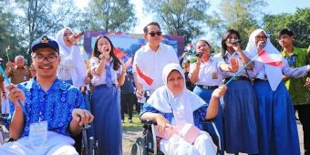 Semangat Dongkrak SDM di HUT ke-79, Pemprov Jatim Beri Beasiswa untuk 5.683 Santri dan Guru Diniyah