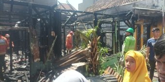 Ditinggal Bekerja Penghuni, Tiga Rumah di Pulopancikan Gresik Hangus Terbakar