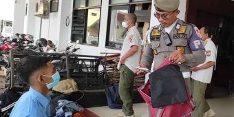 Gelar Razia Pelajar di  Rest Area Jubung, Satpol PP Jember Amankan 22 Siswa