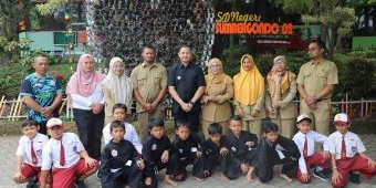 Pj Wali Kota Batu Beri Kejutan untuk Sugiat, Guru Inspiratif di SDN Sumbergondo 2