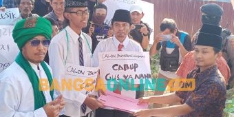 Bawa 'Paslon' Perwakilan Kotak Kosong, Genpatra Pabumi Demo ke KPU Gresik