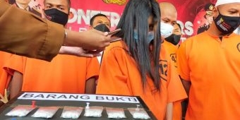 Wanita Cantik Jadi Pengedar Narkoba, Dibekuk Polisi Bawa 500 Butir Pil Koplo