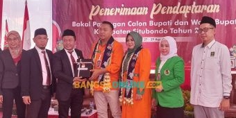 Rio-Ulfiyah Daftar Pilbup Situbondo ke KPU di Hari Terakhir