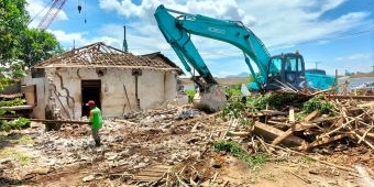 Pengosongan Rumah Terakhir di Lahan Pembangunan Bandara Kediri Berjalan Tertib dan Kondusif