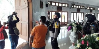 Jelang Misa, Kapolres Gresik Cek CCTV Gereja