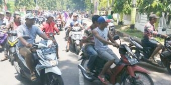 Dilarang Pakai Jaring Cantrang, Ratusan Nelayan di Probolinggo Blokir Jalan