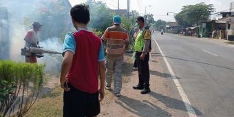 Cegah DBD, Polsek Jetis Gelar Fogging di Desa Perning